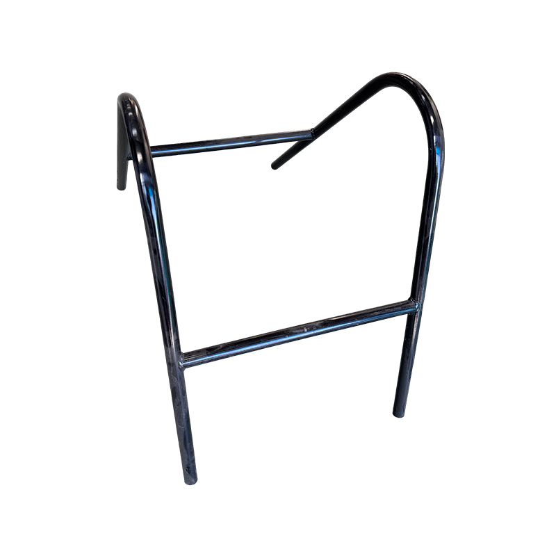 How does the height and tilt angle of the beekeeping equipment beehive stand affect bee access efficiency?