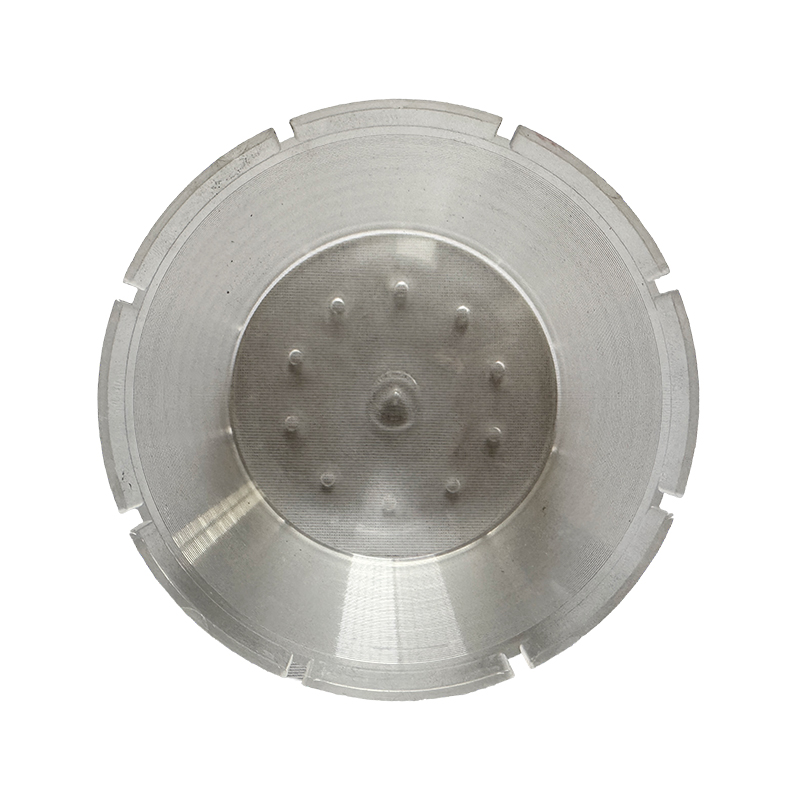 Is the new feeder suitable for various critical feeding scenarios, such as spring brood rearing, winter feeding, and colony strengthening?